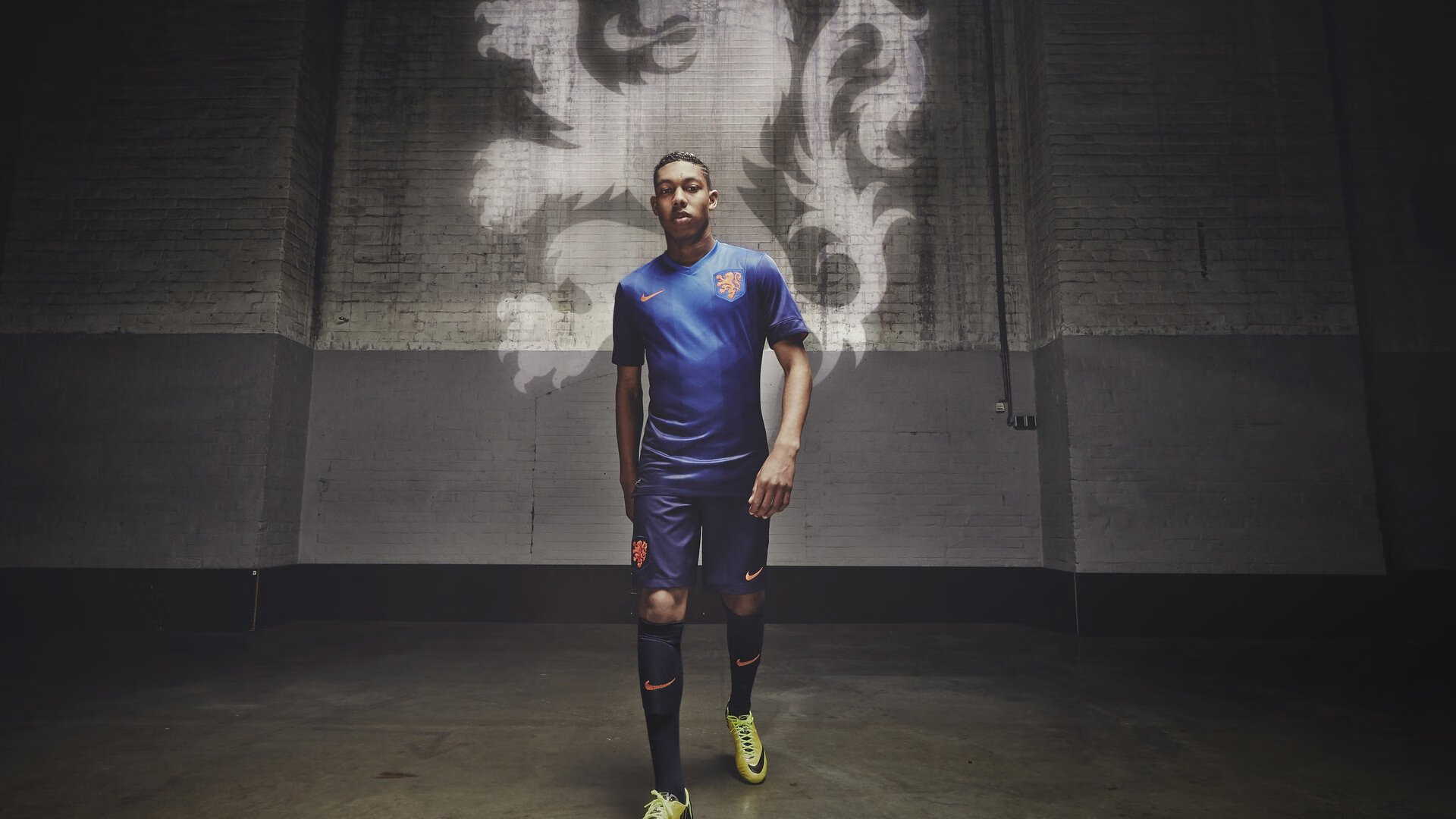 英国男子接力选手配合默契赢得掌声，英国男子4x100米接力